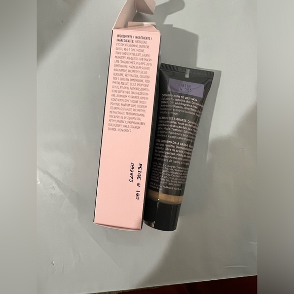 TimeWise® Matte 3D Foundation
1 fl. oz. - Picture 9 of 10